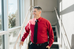 Cetera Financial Advisor, Jason Andrew, meeting with a client in his office