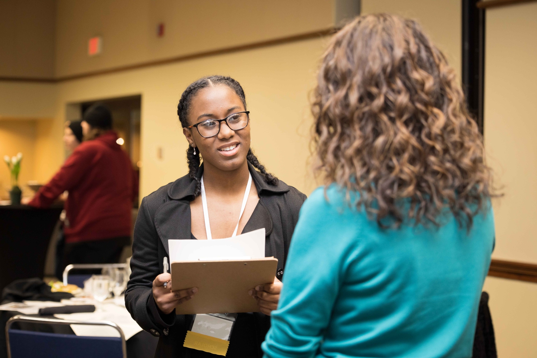 Sandy DiBernardo volunteers at the Washington Give Back Scholar Event