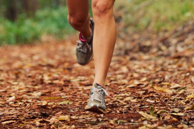 Runner on dirt and leaves trail