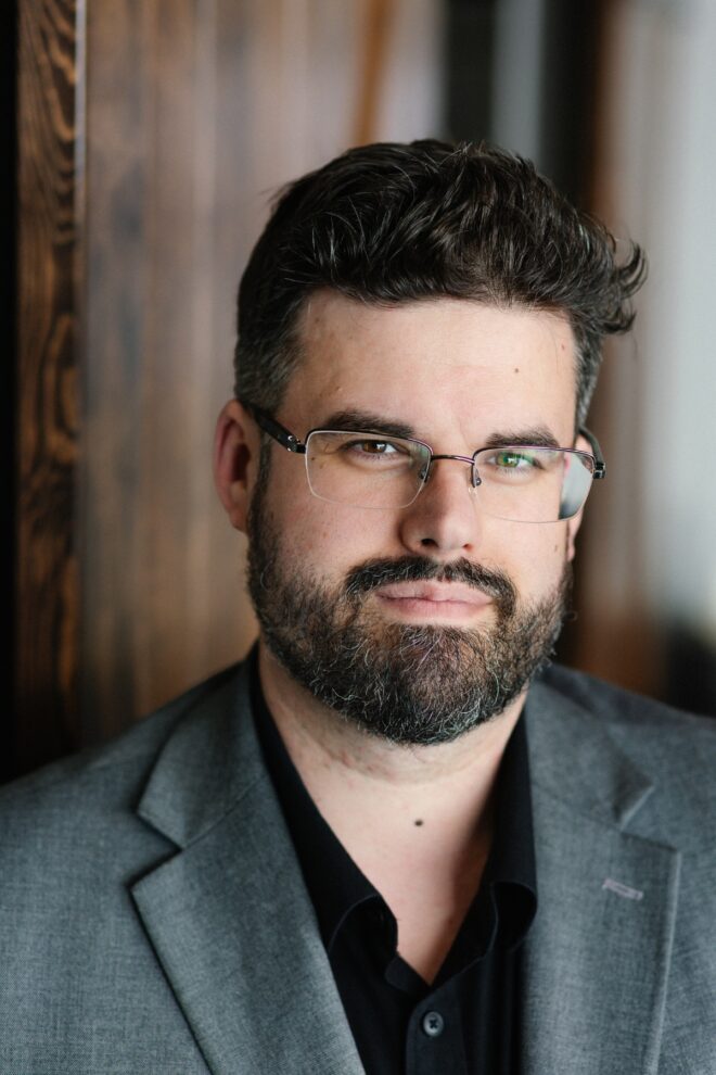 Business Banker Aron Dowell